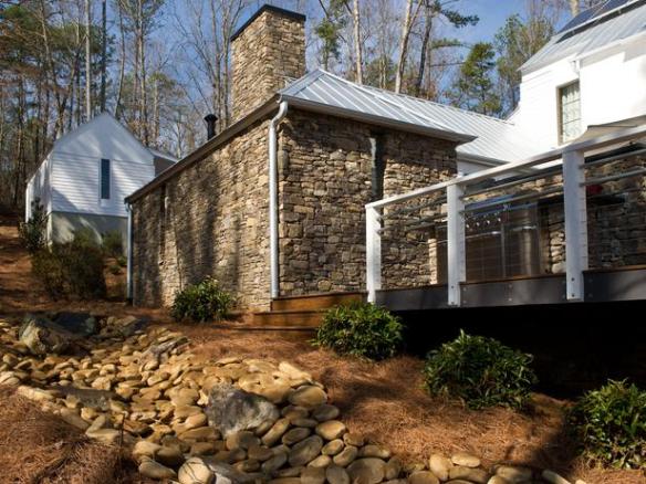 GH2012_BBQ-Courtyard-16-From-Side-Yard-EPP3655_s4x3_lg